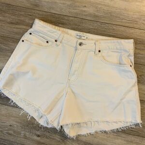 Abercrombie & Fitch Baggy Low Rise Jean Shorts. Size 31.
